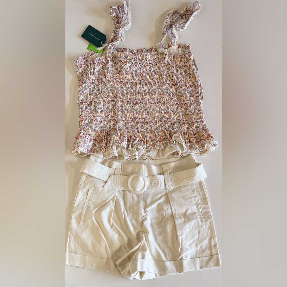 Cute summer outfit - multicolored shirt and cream shorts